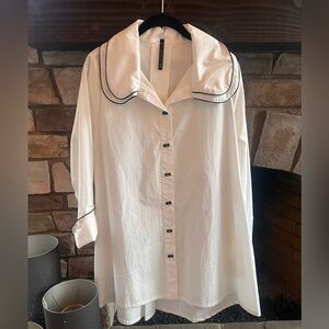IC Collection White Button-Up Shirt/Tunic  with Black Trim Wire Collar M